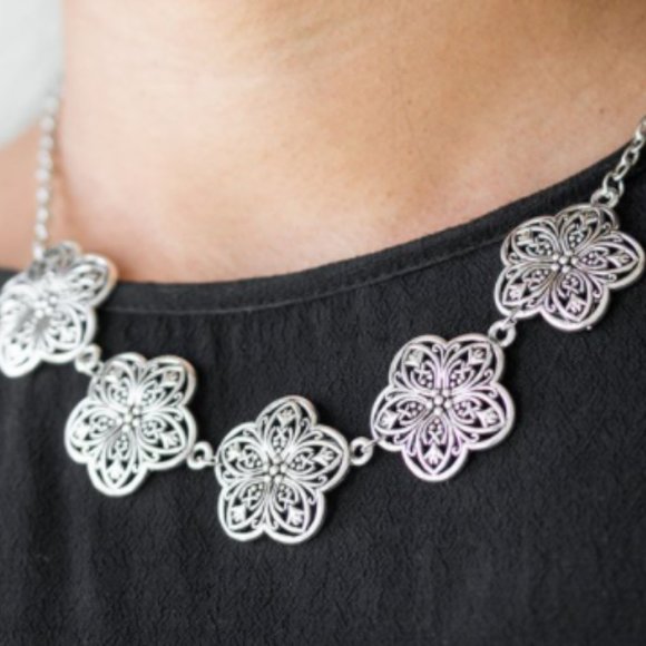 paparazzi Jewelry - Garden Groove Necklace-Silver